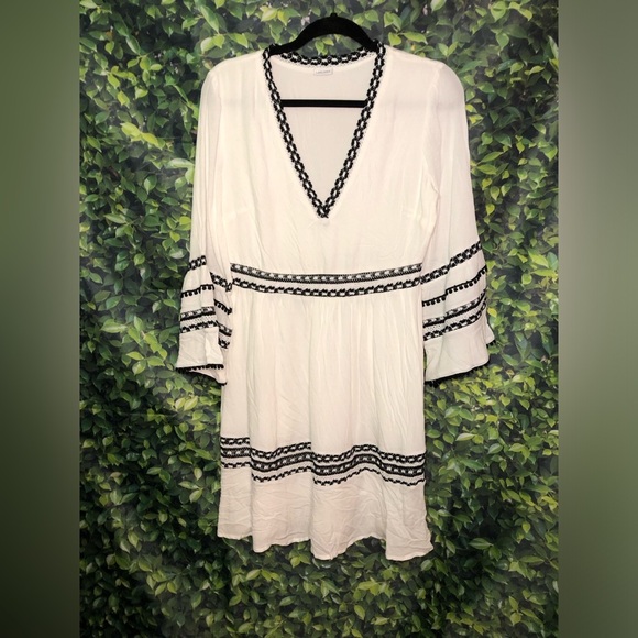 White Dress with Black Trim - Picture 4 of 16